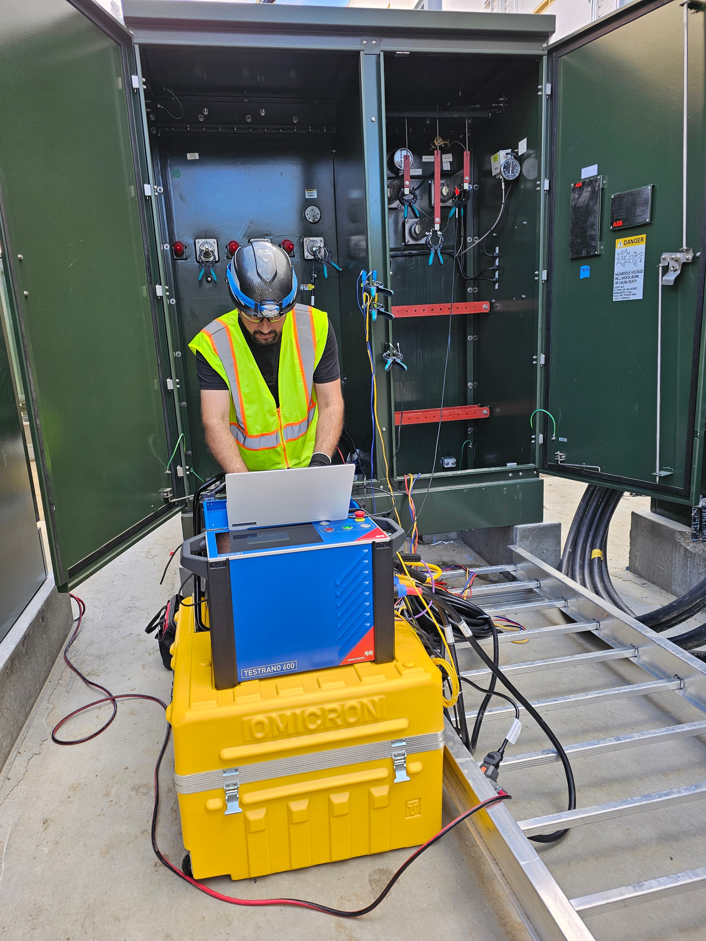 Insulating oil sampling